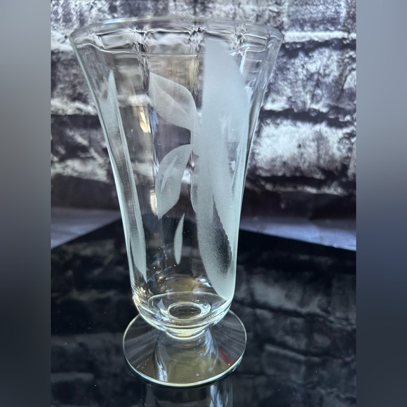Set of 4 Mid- Century Etched Footed Floral Ice Tea/Water Glasses - Picture 4 of 11